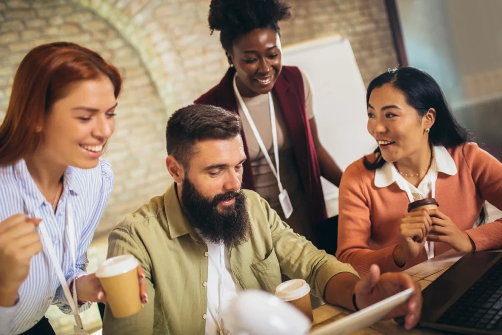 Formation pour entrepreneurs, café à la main