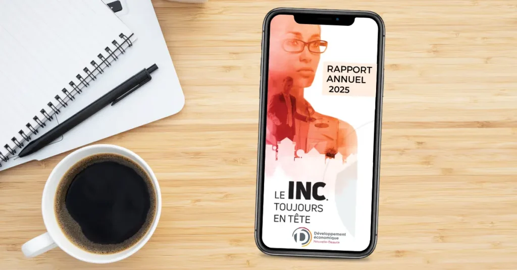 Smartphone affichant rapport annuel 2025 sur bureau