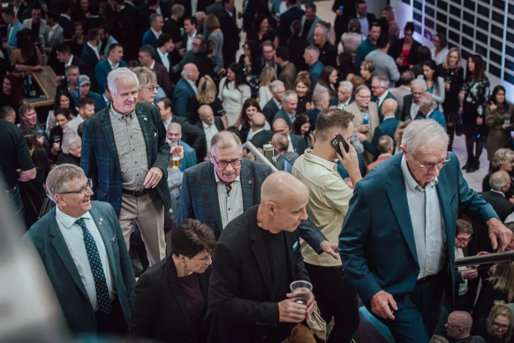 Foule lors d’un événement professionnel en intérieur