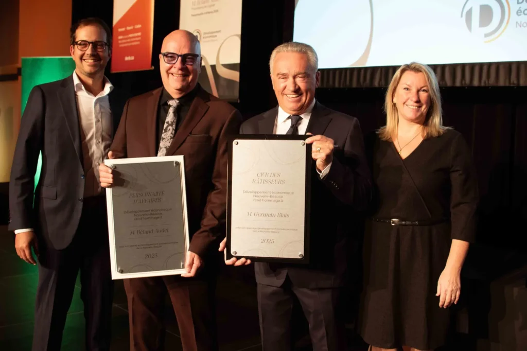 Remise de prix lors d'une cérémonie officielle