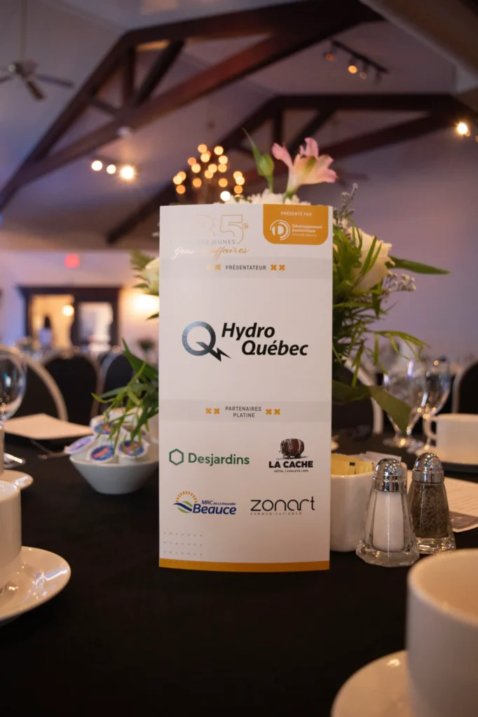 Panneau Hydro-Québec sur table de gala