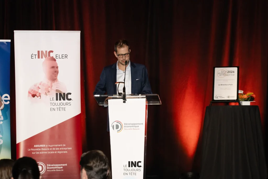 Conférencier au podium lors d’un gala d’entreprise