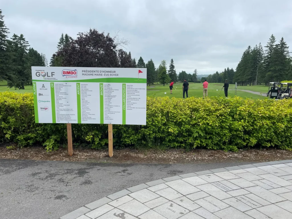 Panneau sponsors tournoi de golf sur parcours