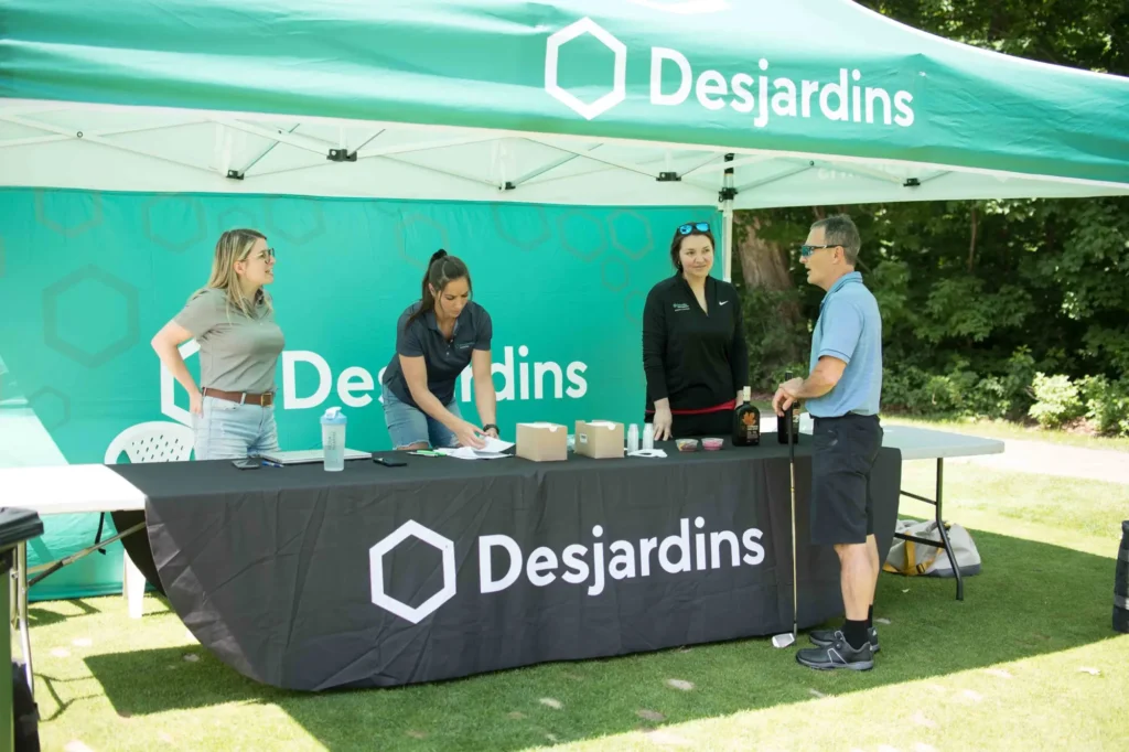 Stand Desjardins lors d’un événement extérieur