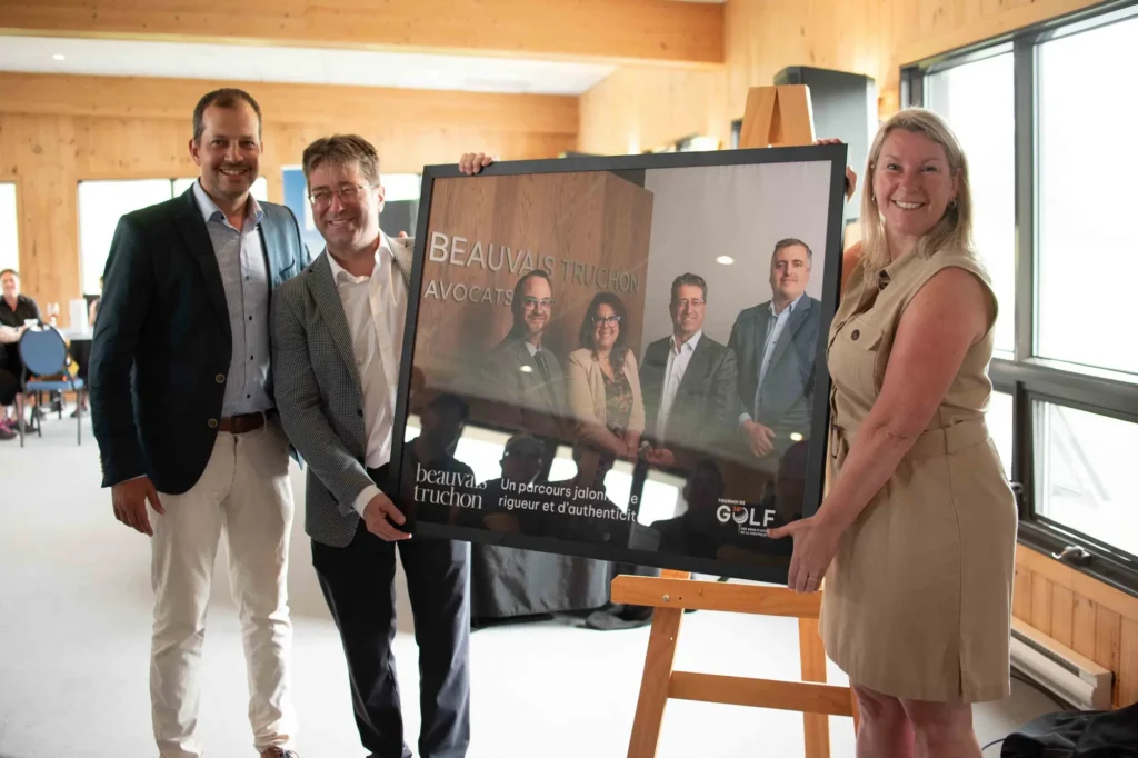 Présentation d’une affiche Beauvais Truchon Avocats encadrée
